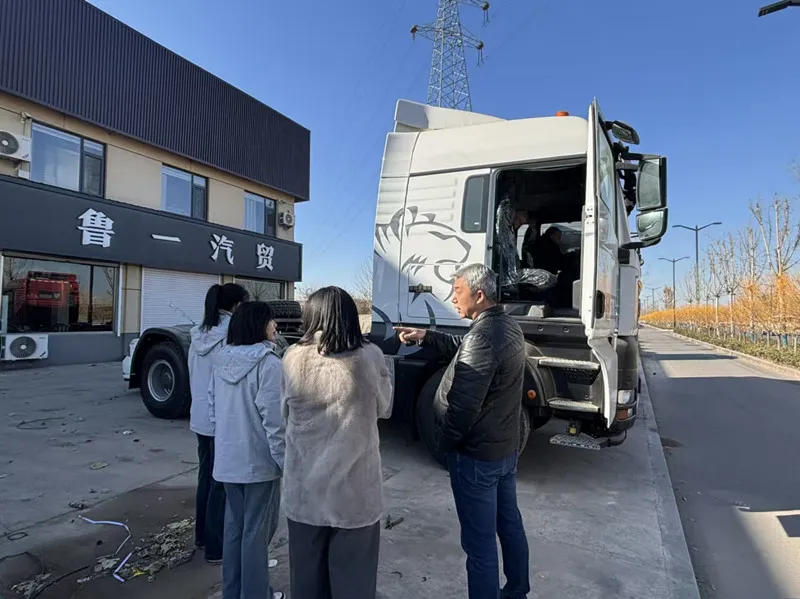 Nigerian customer buys tractor and column flatbed semi-trailer for logging yard