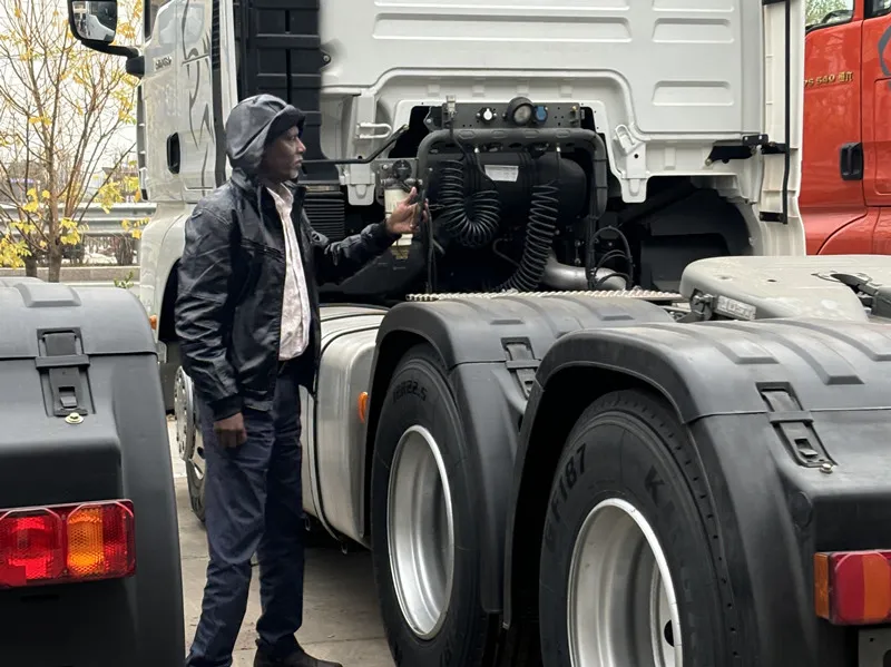 Kenyan customers buy Luyi brand refrigerated semi-trailer