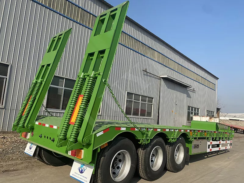 Tanzanian customer signs contract with Luyi Automobile, three-axle flatbed semi-trailer will serve African logistics transportation