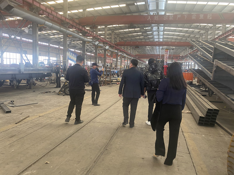 Customers from Tajikistan visited LuYi Factory. They were impressed by the product adaptability and seek cooperation.