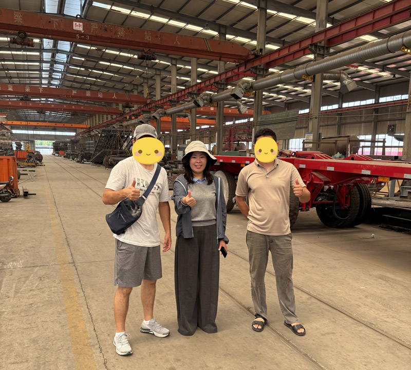 Kazakh customers conducted an on-site visit to Luyi Factory, and the flatbed semi trailer contract was finalized