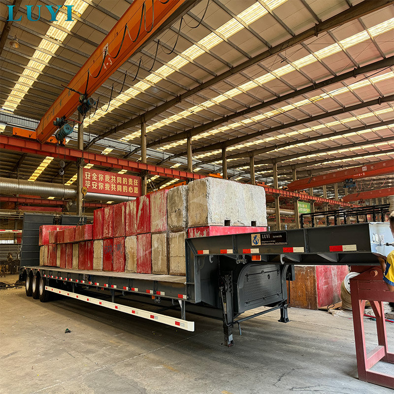 Saudi clients conduct on-site inspection of Luyi Factory and finalize the purchase of 3 axle flatbed semi trailers