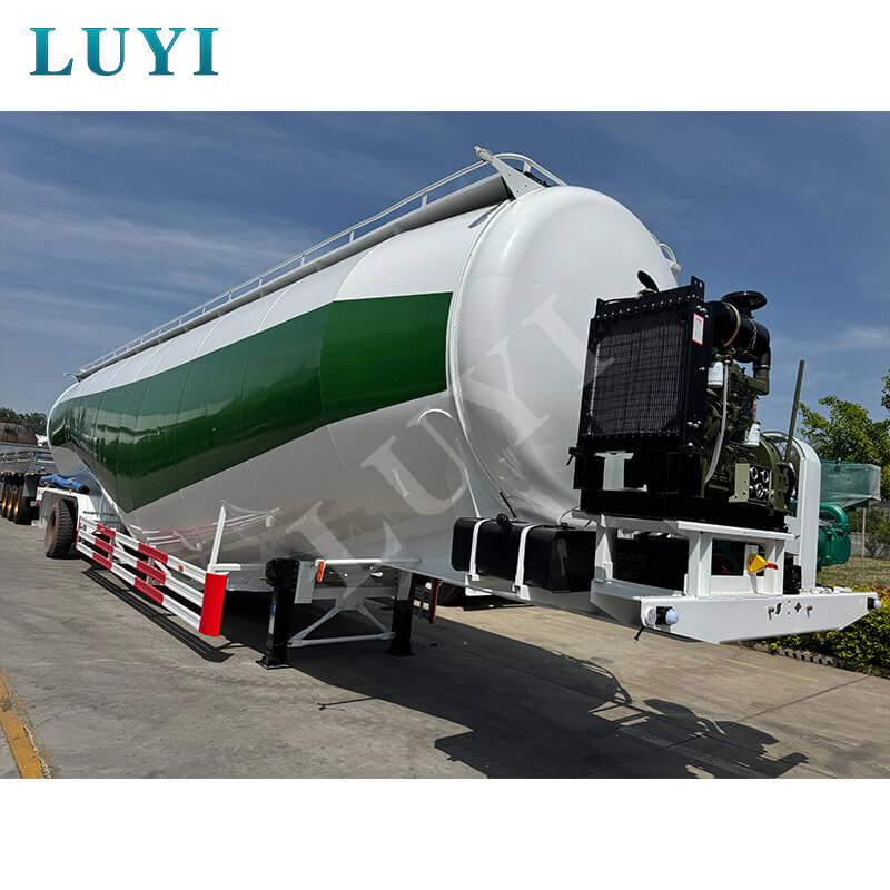Luyi 3-axle 85-cubic-meter powder tank semi-trailer departs for Guinea, aiding infrastructure logistics in West Africa