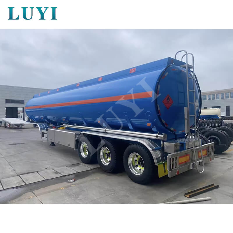 Empowering energy logistics in West Africa! Luyi oil tank semi-trailers successfully shipped to Guinea