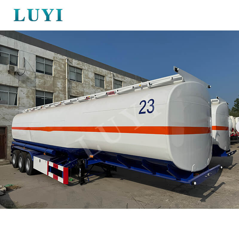 Win-Win Cooperation in Sight! LUYI Welcomes Guatemalan Delegation for 3-Axle Oil Tanker Inspection