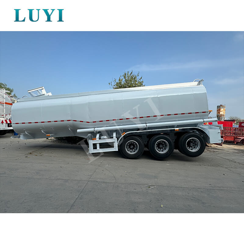 3-axle 40,000-liter Carbon Steel Oil Tank Truck For Transporting Diesel And Gasoline