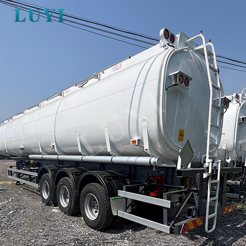 55,000L 3 Axle Fuel Tanker Semi Trailer for Oil, Diesel and Fuel Distribution