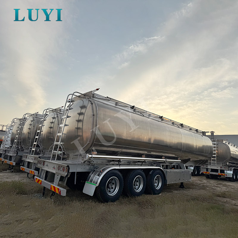 High quality 3 Axle 48,000-liter Three-axle Oil Tank Truck