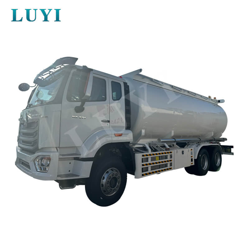 High quality HOWO 6×4 Oil Tank Semi-Trailer