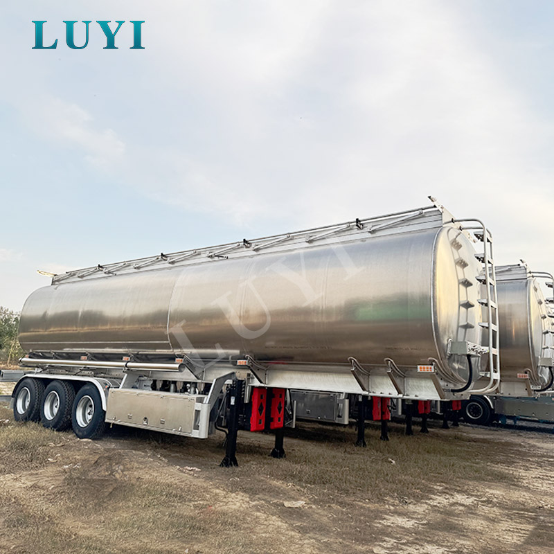LUYI High quality 3 Axle 48,000-liter Three-axle Oil Tank Truck