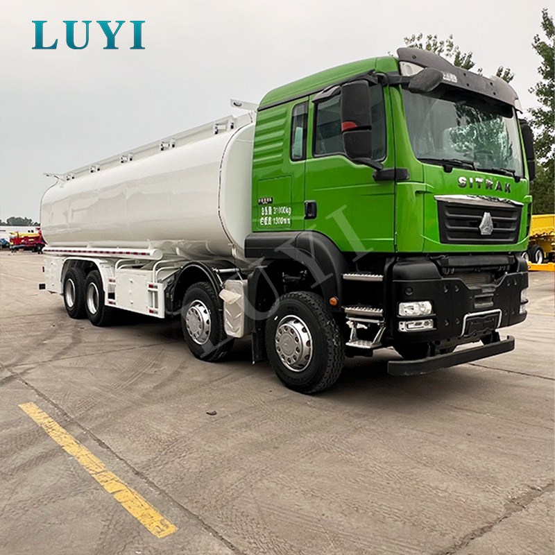Sinotruk SITRAK 8×4 30000L Carbon Steel Fuel Tanker Truck