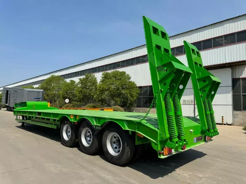 Three-Axle Low-Bed Semi-Trailer